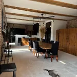 Hameau Fleuri Bed & Breakfast *