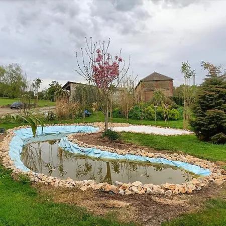 Hameau Fleuri Bed & Breakfast *