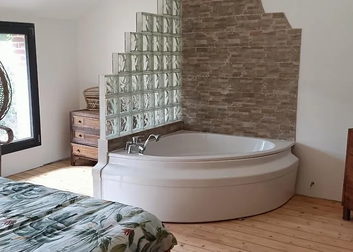 Hameau Fleuri Bed & Breakfast