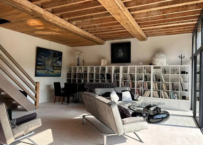 Hameau Fleuri Bed & Breakfast *