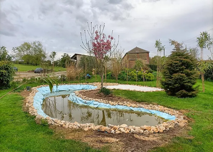 Hameau Fleuri Bed & Breakfast *